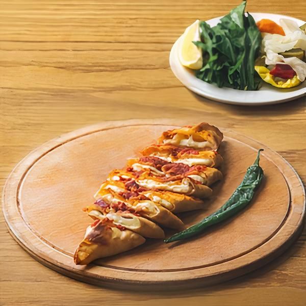 Salçalı Peynirli Pide